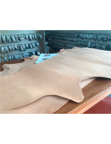 Fulles de vaquetilla amb curtició natural.