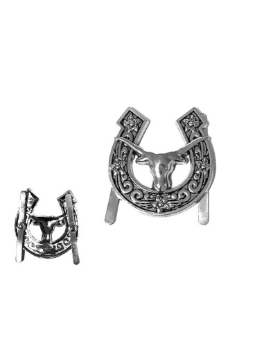 Concho décoratif en nickel avec motif fer à cheval, tête de vache et détails floraux.