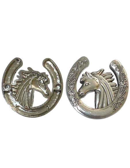Pferdekopf-Concho mit graviertem Hufeisen – Metall-Leder-Ornament im Westernstil