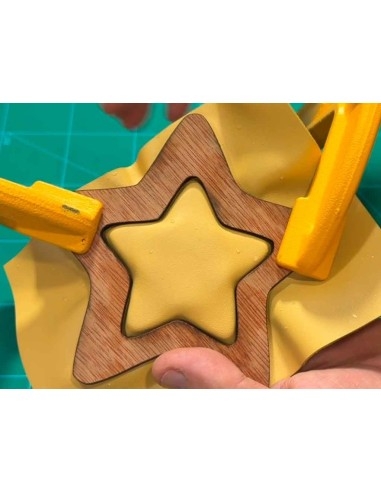 Kostenloses Schnittmuster zur Herstellung einer sternförmigen Holzschablone für die Ledermodellierung