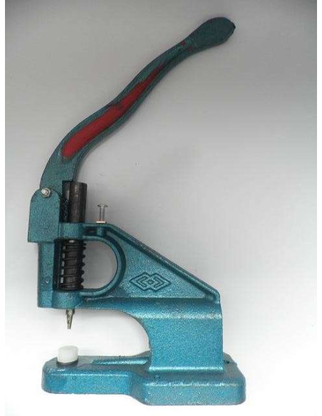 RIVET PUTTING MACHINE