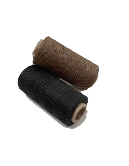 DREISEITE GEWACHSTE GARNSPULE