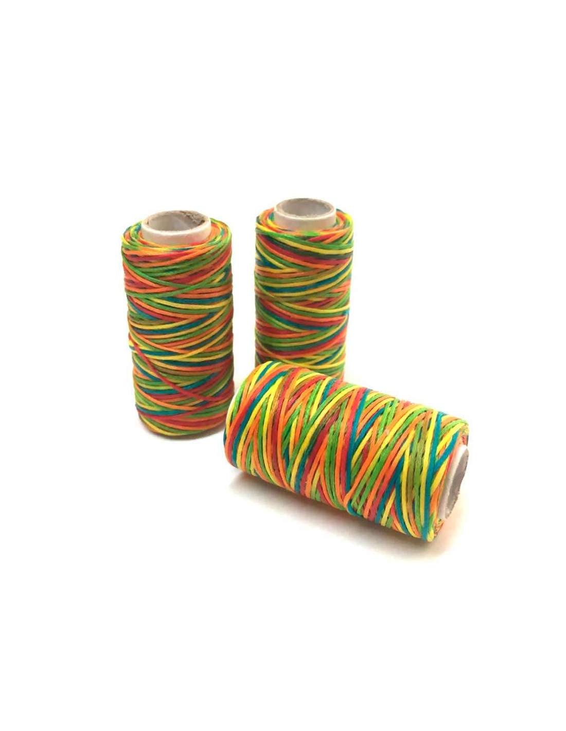 Happy Color Albrook - Hilo encerado🧵🪡 ✨El hilo encerado es un tipo de hilo  que se utiliza a menudo en diversas manualidades y aplicaciones de costura.  Básicamente, este hilo se fabrica cubriendo